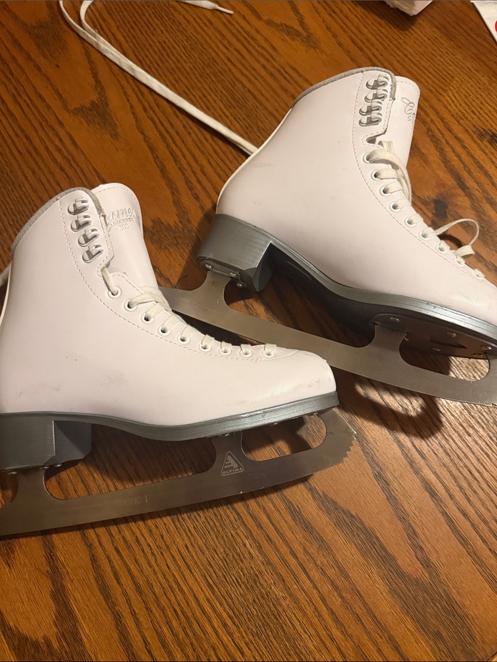 cameo White Figure Ice Skates with Silver Blades